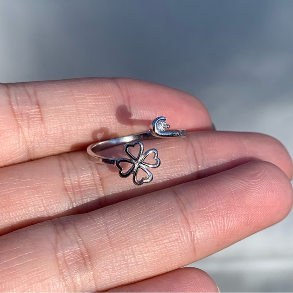 Clover ring, cz ring, silver stacking ring, silver clover ring silver ring - Picture 3 of 7